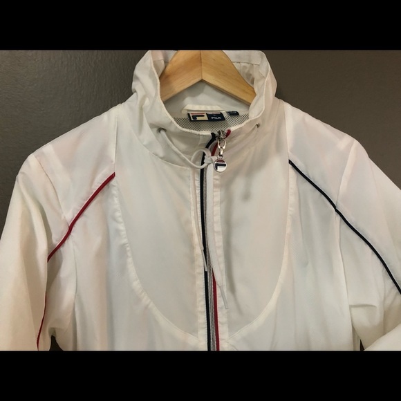 FILA Wind Breaker size Medium!💙❤️🤍 - Picture 5 of 6
